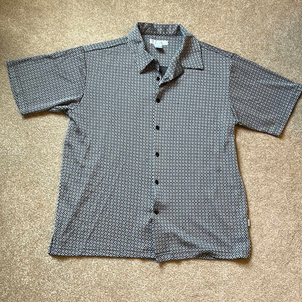 Men’s black and silver button up T-shirt
